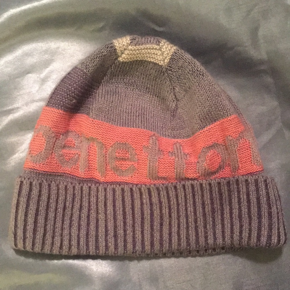 United Colors of Benetton Beanie in pink, purple and blue size 0-2 years NWOT